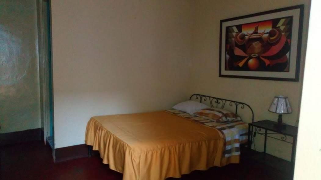 Hostal Virrey & Tours Trujillo Exteriör bild